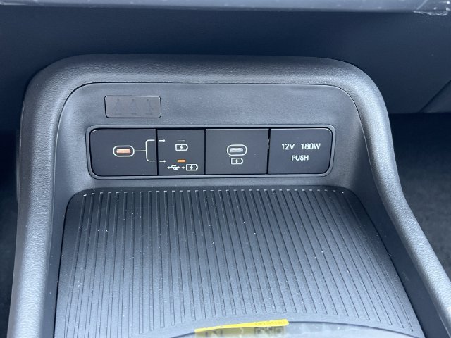 Used 2027 Black Hyundai SE image 19