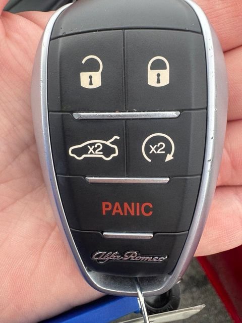 Used 2018  Alfa Romeo  image 24