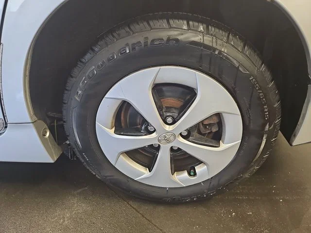 Used 2015 Silver Toyota Three image 30