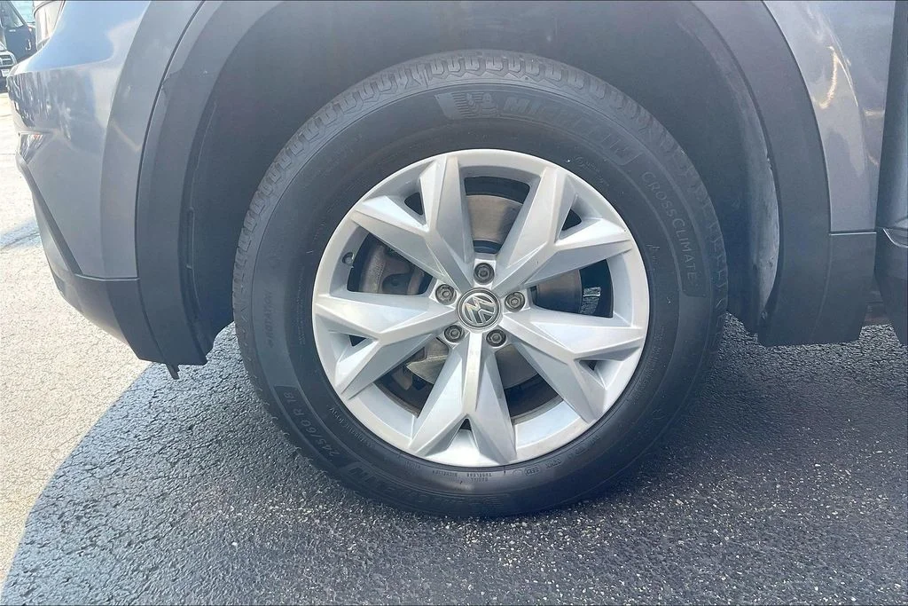 Used 2019 Gray Volkswagen S image 8