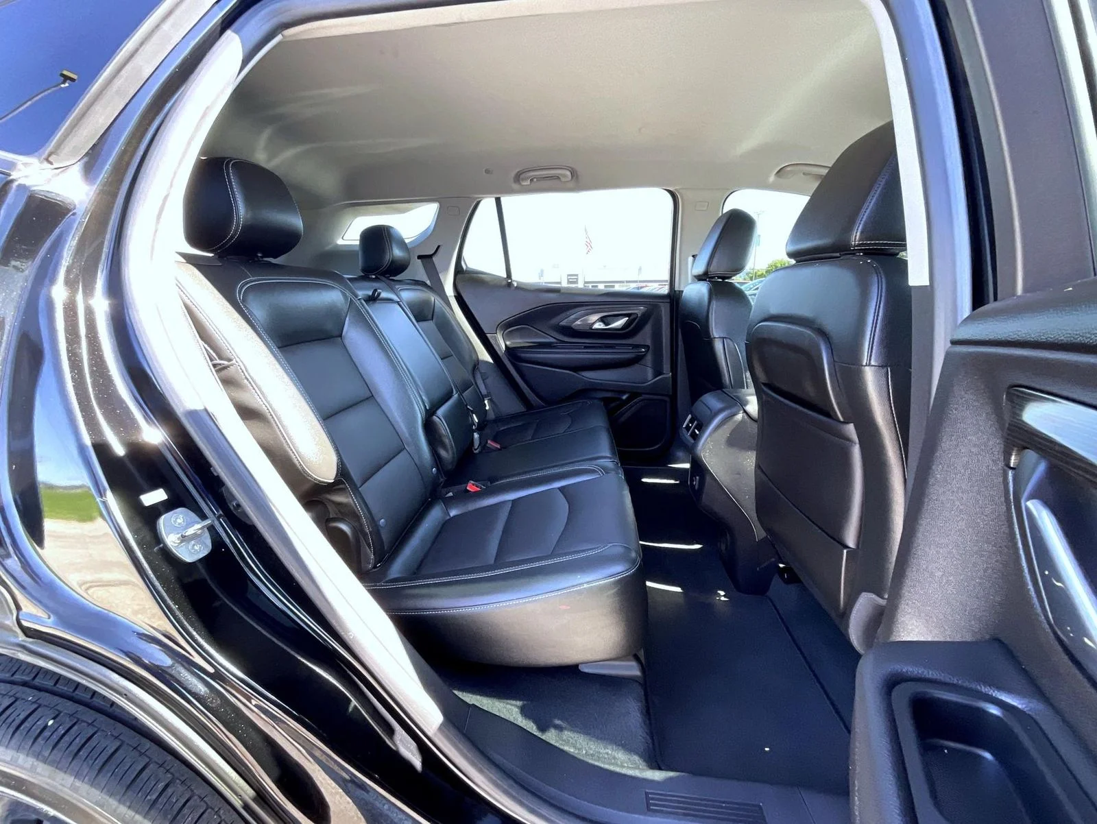 Used 2024 Black GMC SLT image 18
