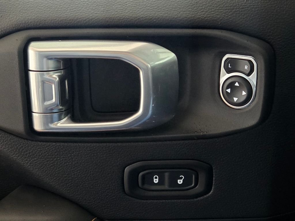 2025 Jeep Wrangler 4-Door Sahara - Photo 29