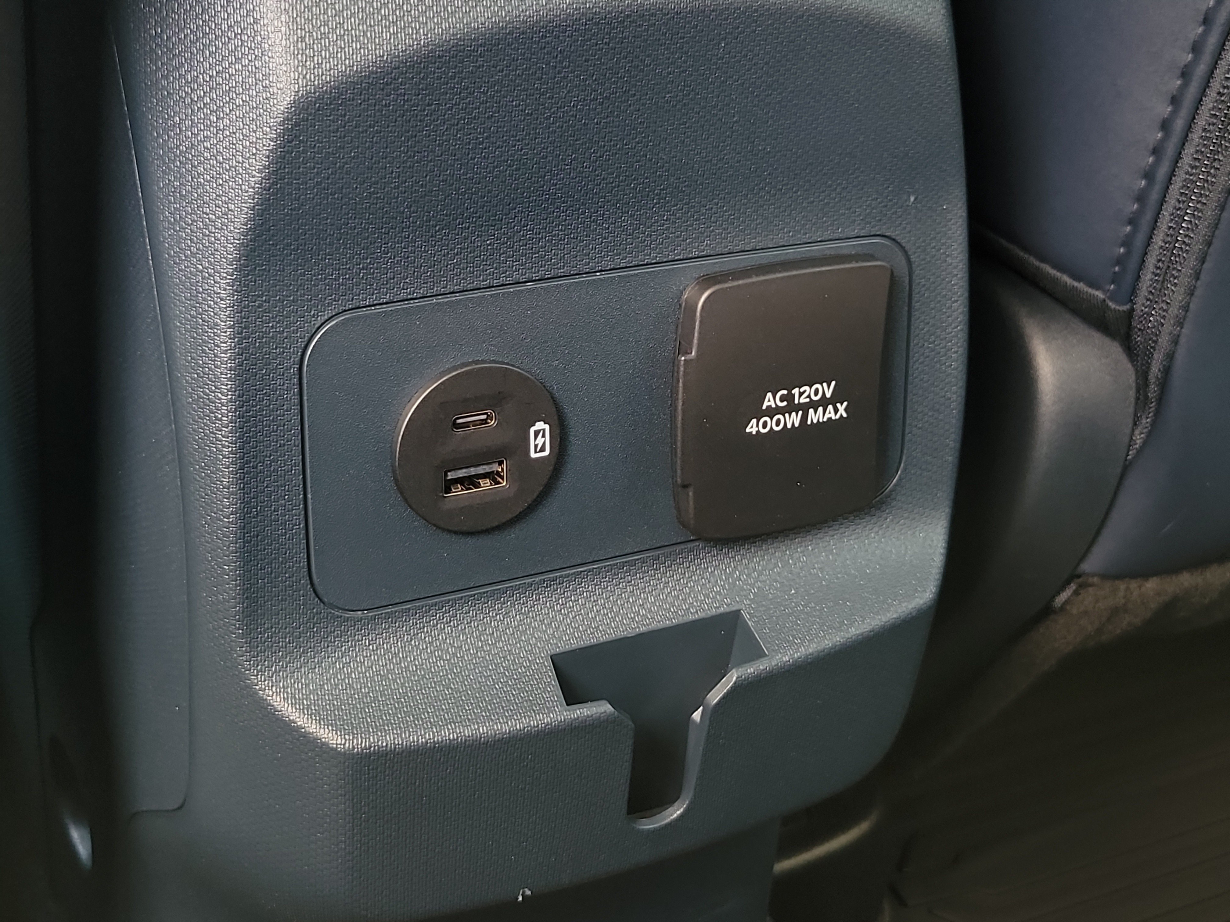 Used 2024 Gray Metallic Ford LARIAT image 17