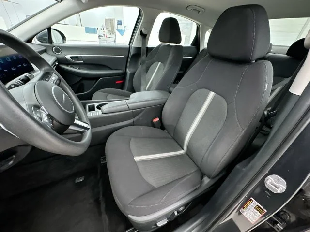 Used 2024 Gray Hyundai SEL image 9