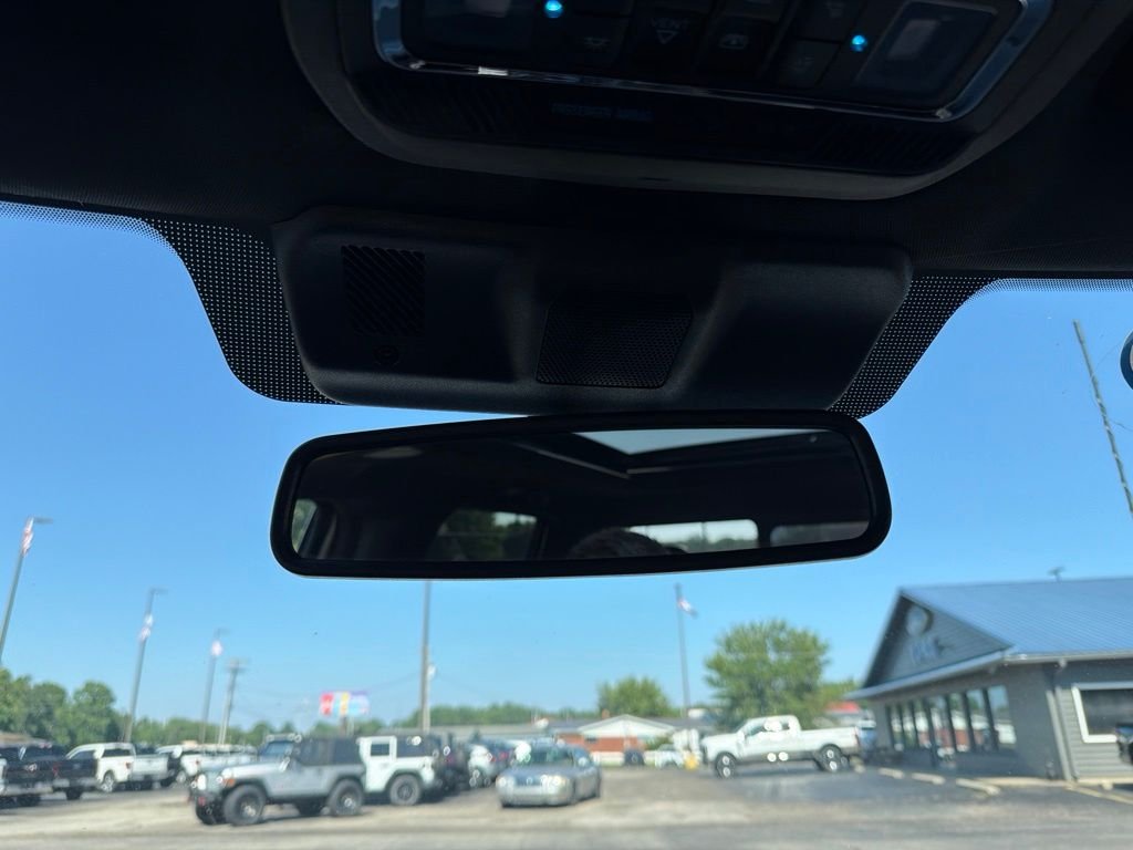 Used 2023 White Ford Platinum image 29