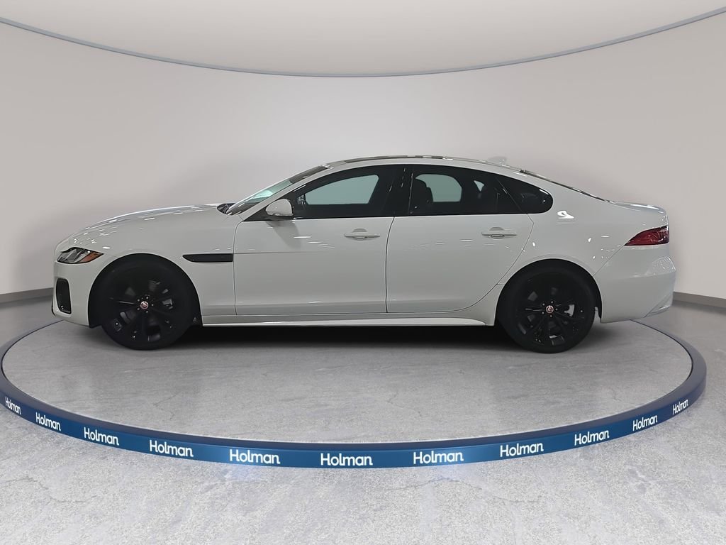 Used 2023 White Jaguar R-Dynamic SE image 9