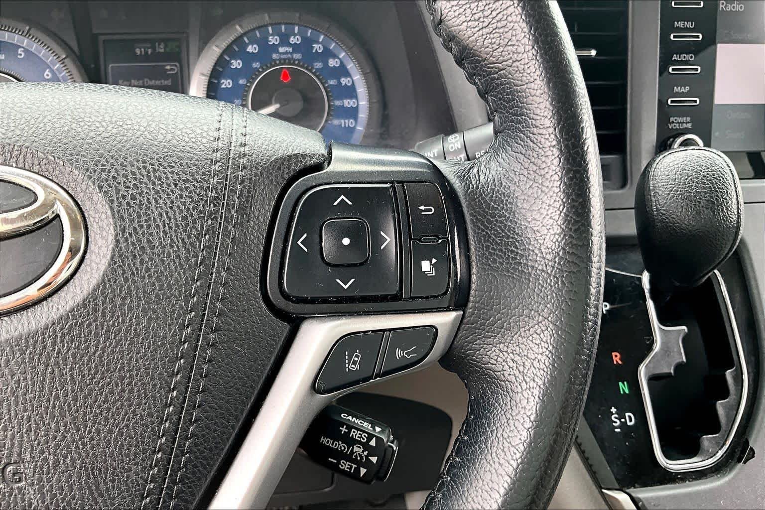 Used 2020 Blizzard Pearl Toyota XLE Premium image 23