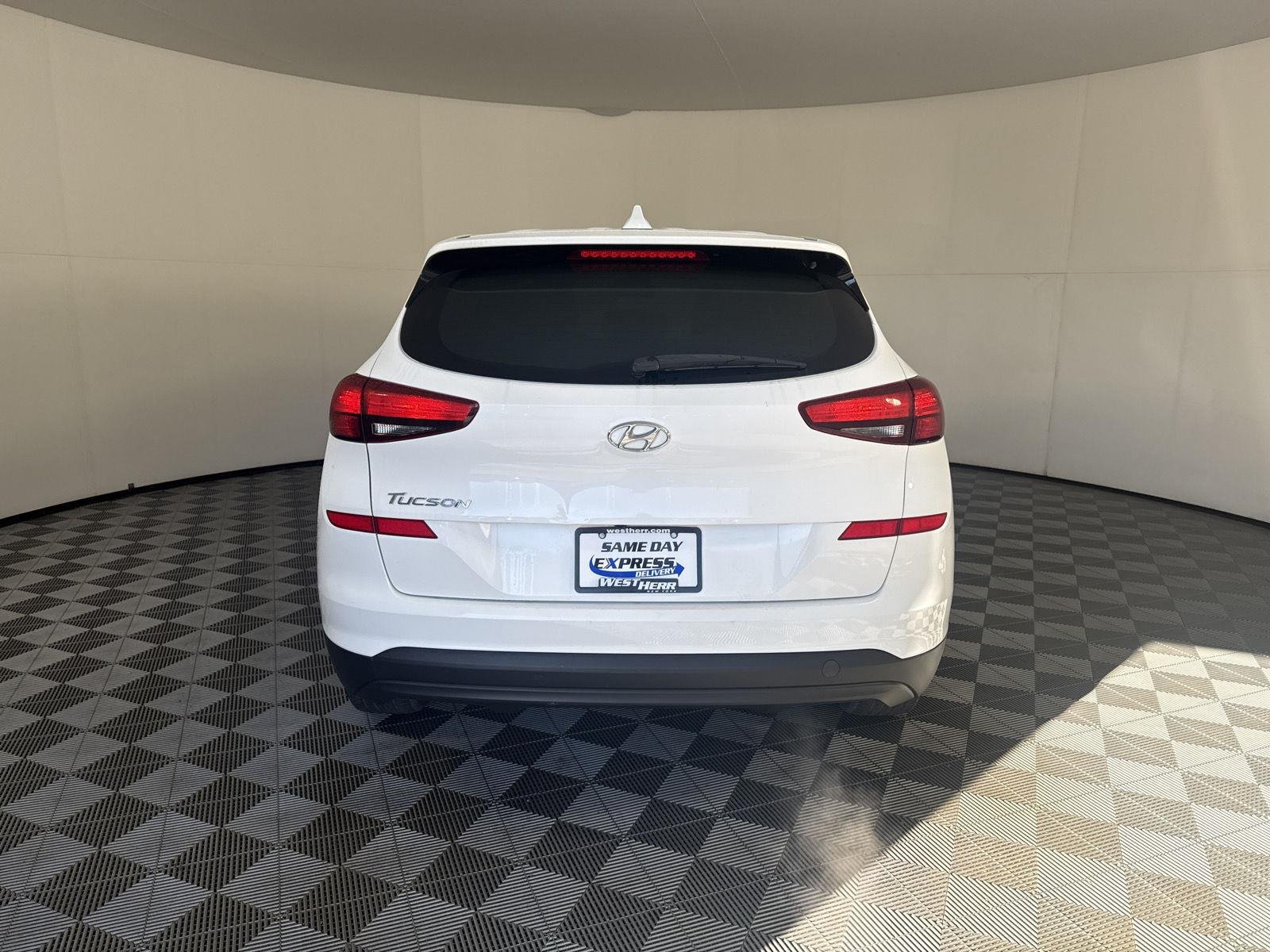 Used 2019 White Pearl Hyundai SE image 6