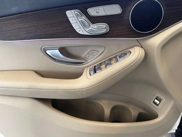 Certified Used 2022  Mercedes-Benz GLC 300 image 10
