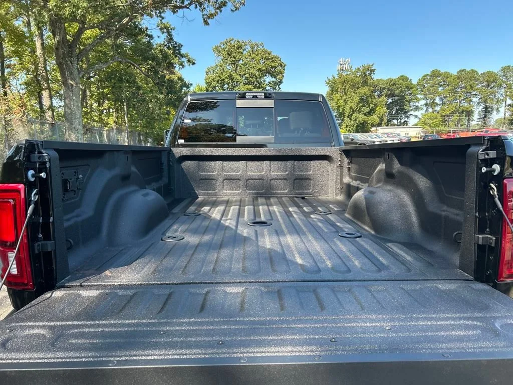 New 2026 Diamond Black Crystal Pearl-Coat Exterior Paint RAM Laramie image 27