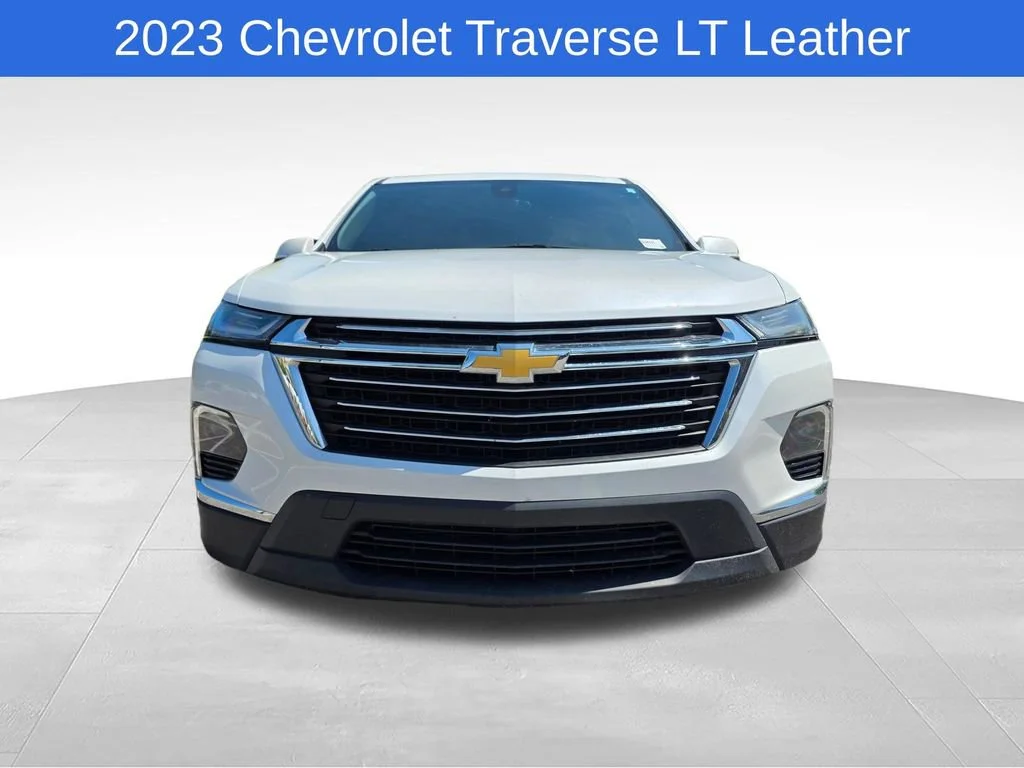 Used 2023 Iridescent Pearl Tricoat Chevrolet LT Leather image 9