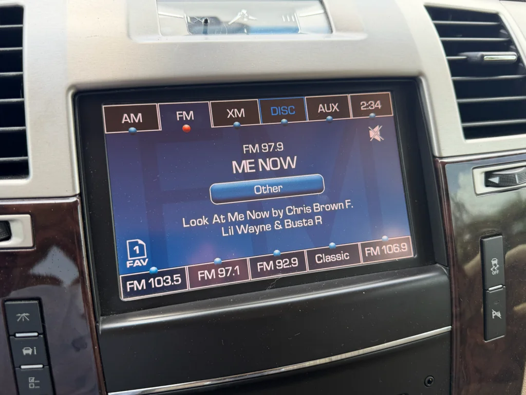 Used 2013 White Diamond Tricoat Cadillac Luxury image 18
