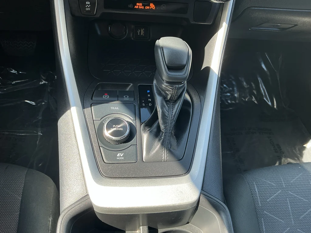 Used 2025 MAGNETIC GRAY METALLIC Toyota Hybrid XLE image 19