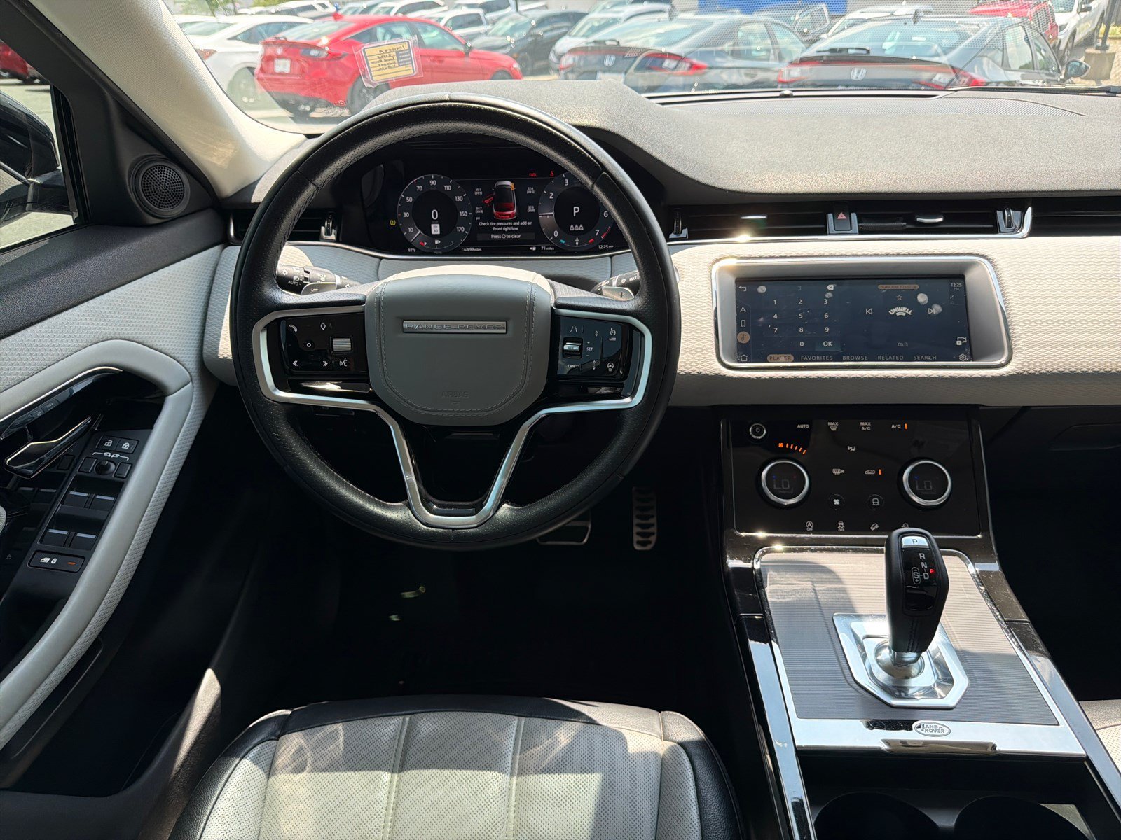 Used 2023 Fuji White Land Rover R-Dynamic S image 23