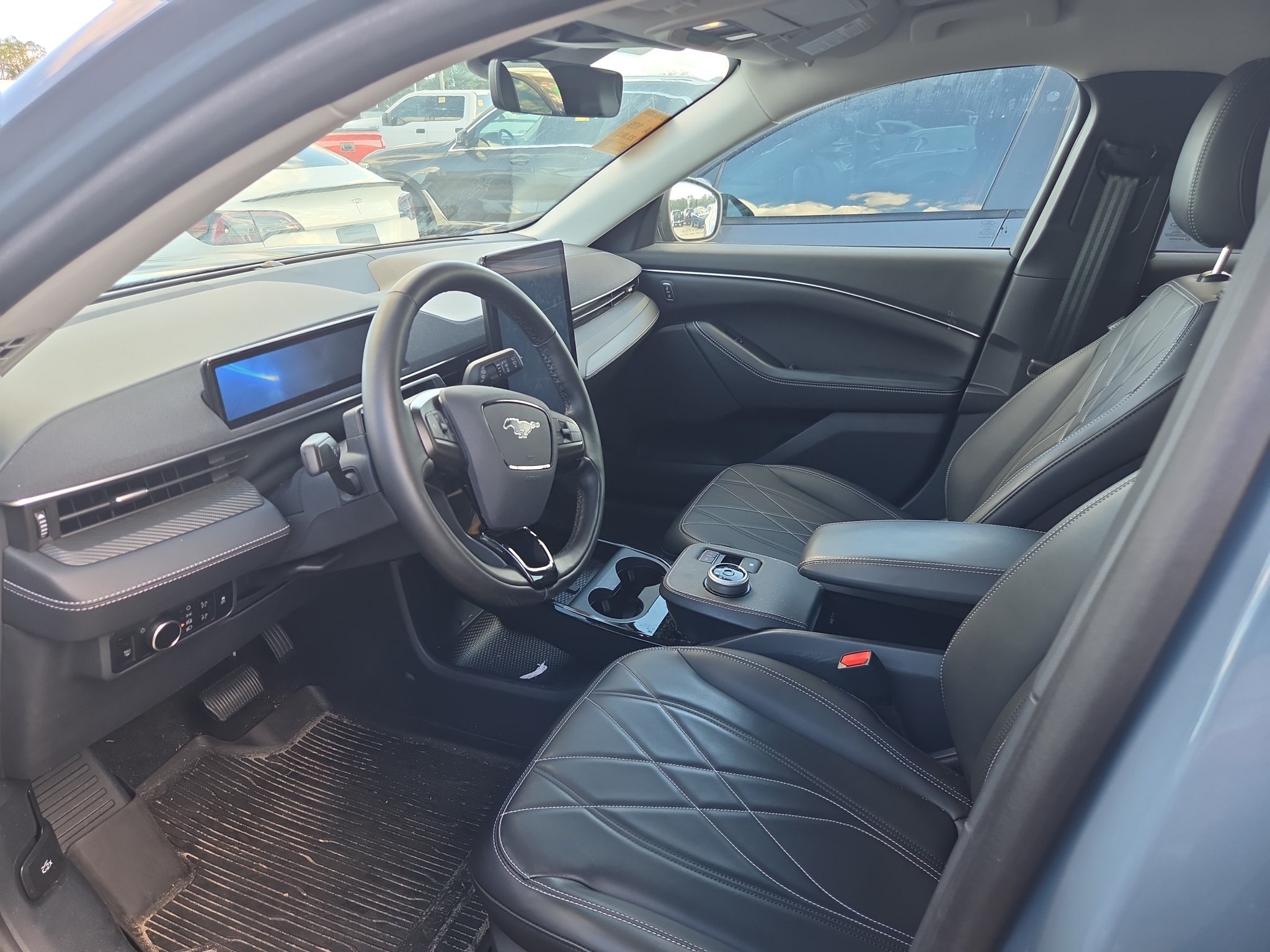 Used 2024 Vapor Blue Metallic Ford Select image 4