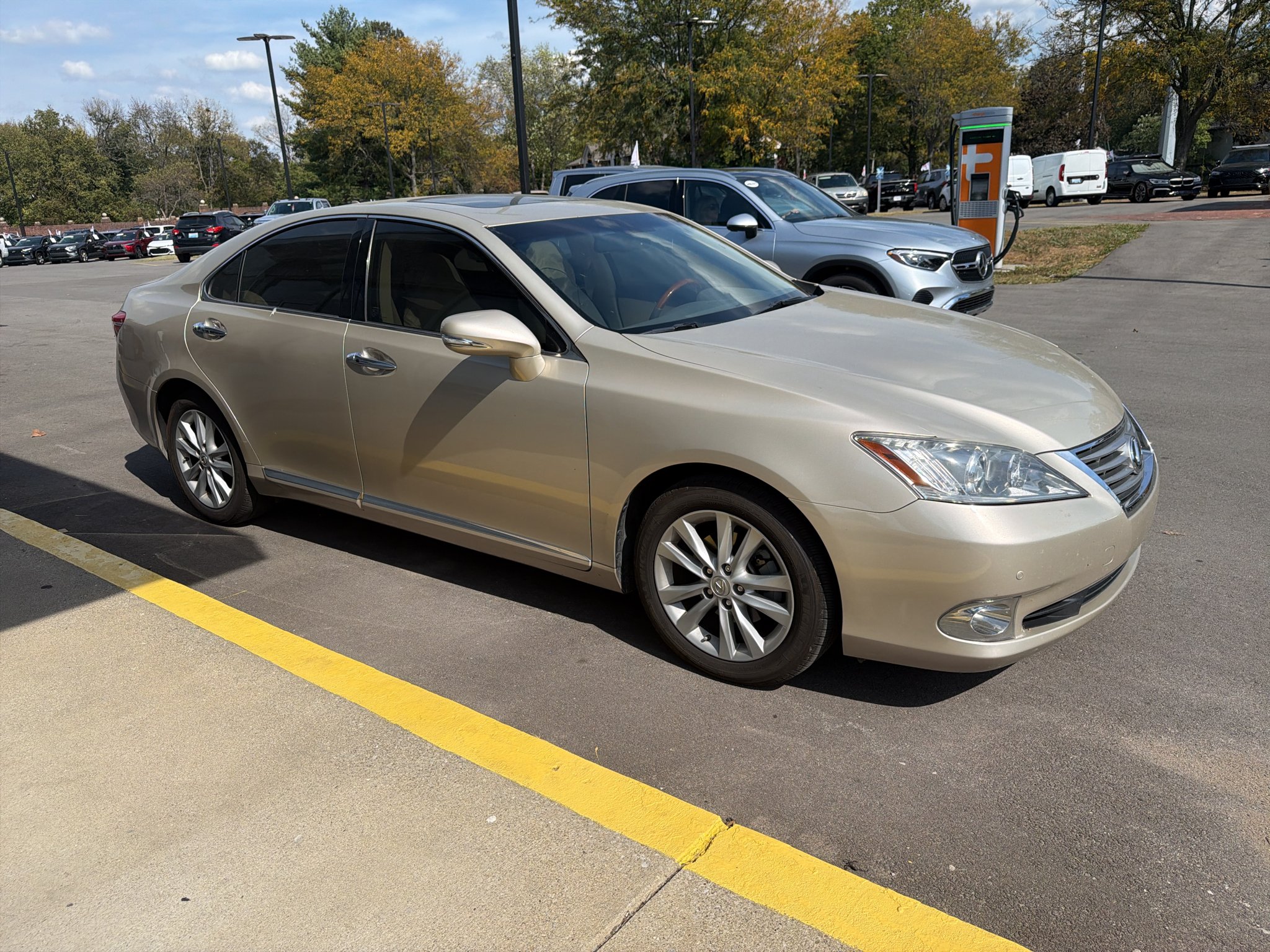 Used 2011 Satin Cashmere Metallic Lexus Base image 3