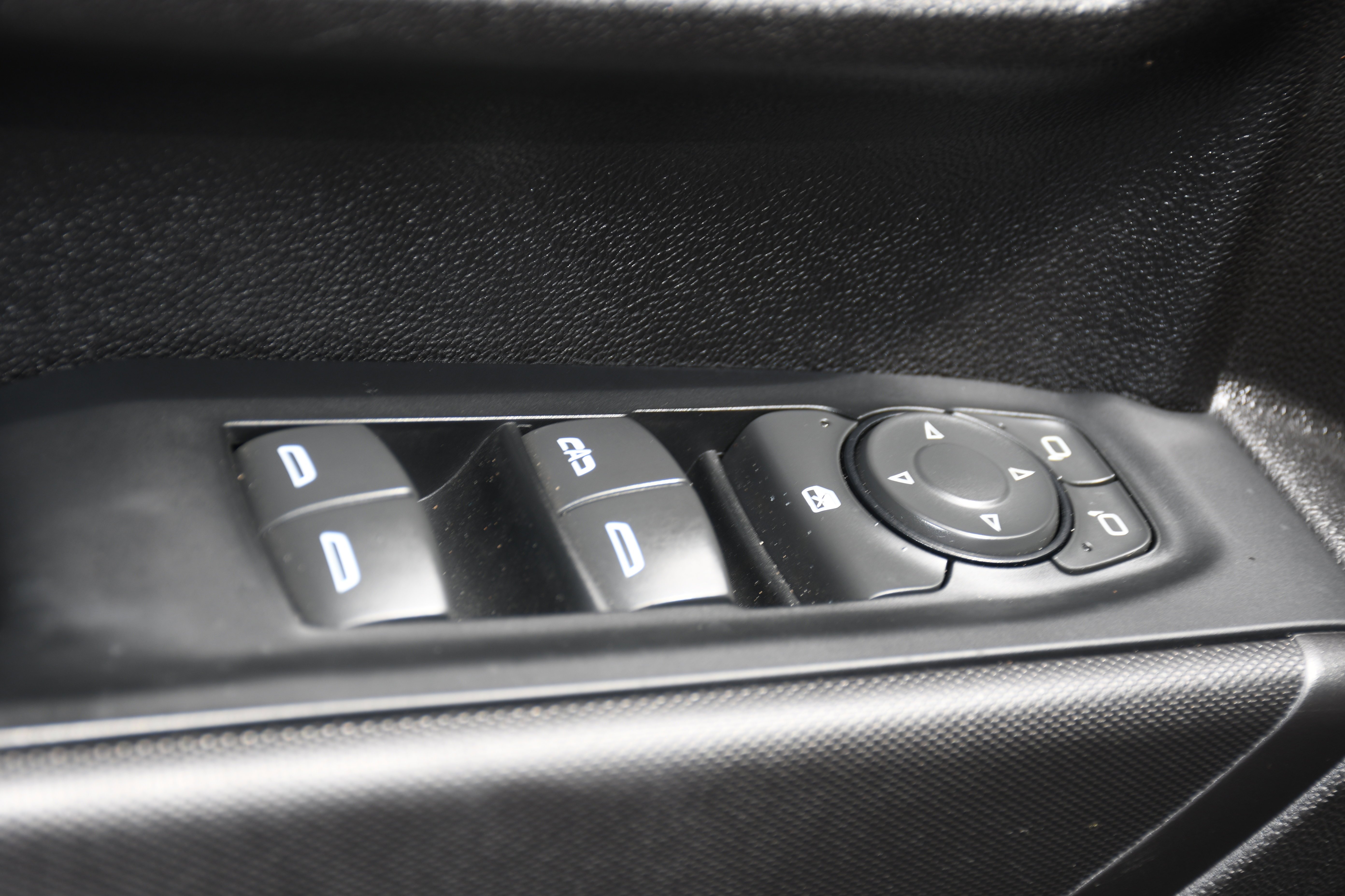 Used 2022 White GMC Pro image 9