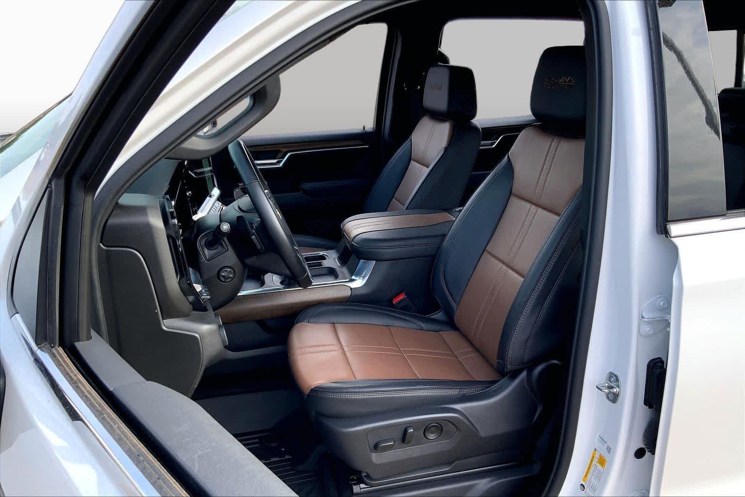 Used 2024 Iridescent Pearl Tricoat Chevrolet High Country image 8