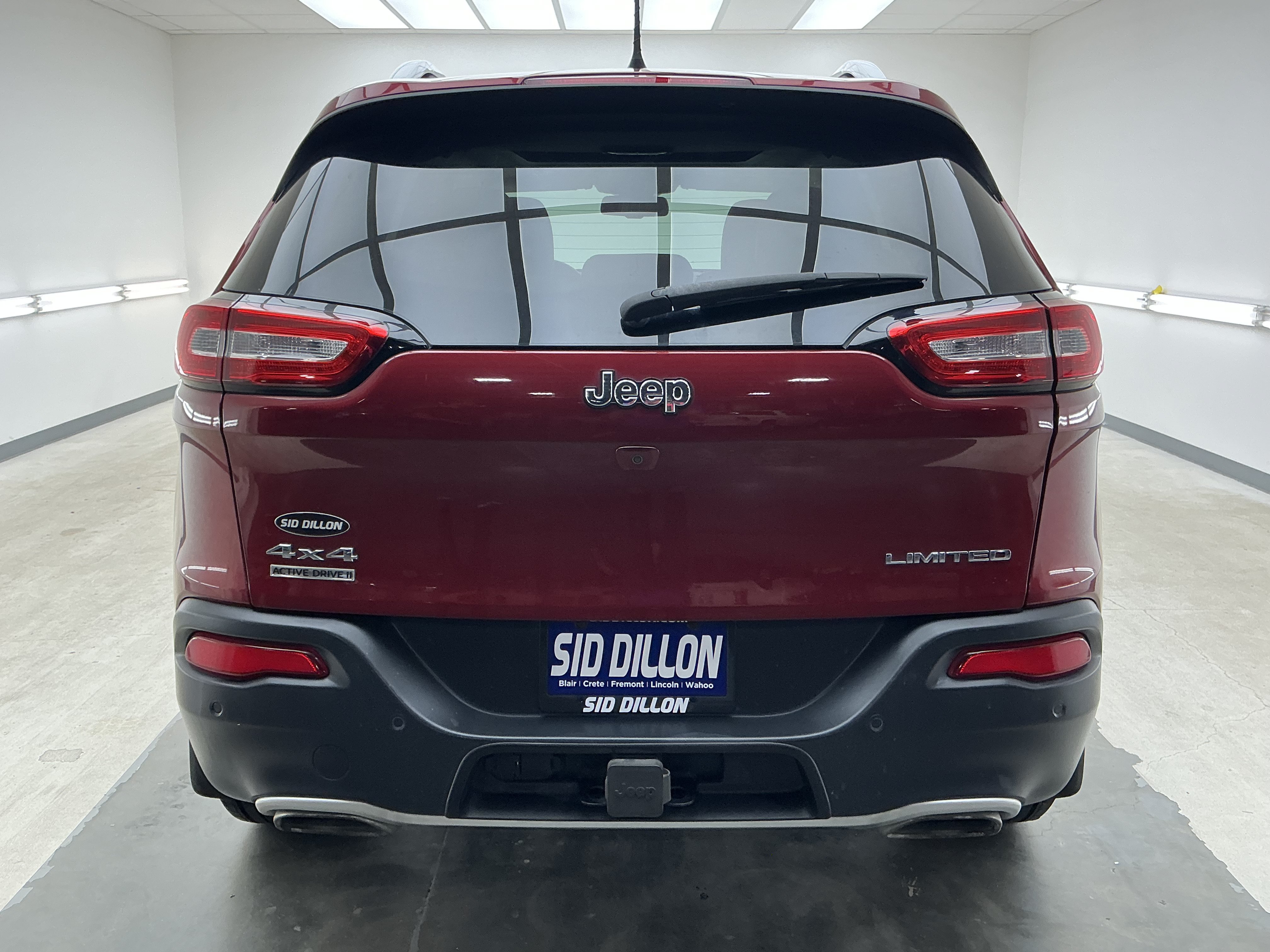Used 2017 Deep Cherry Red Crystal Pearlcoat Jeep Limited image 5