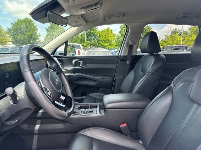 Used 2024 White Kia S image 9