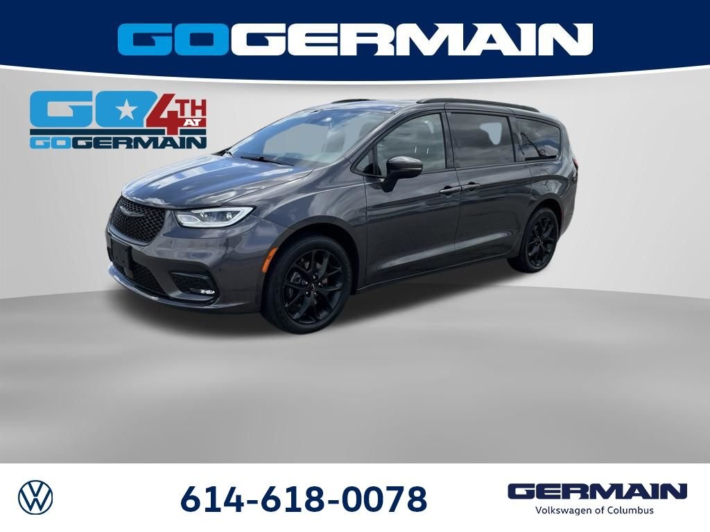 2023 Chrysler Pacifica Touring L AWD's photo