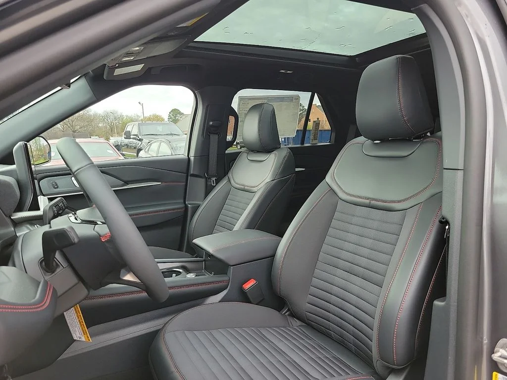 New 2026 Carbonized Gray Metallic Ford ST-Line image 12