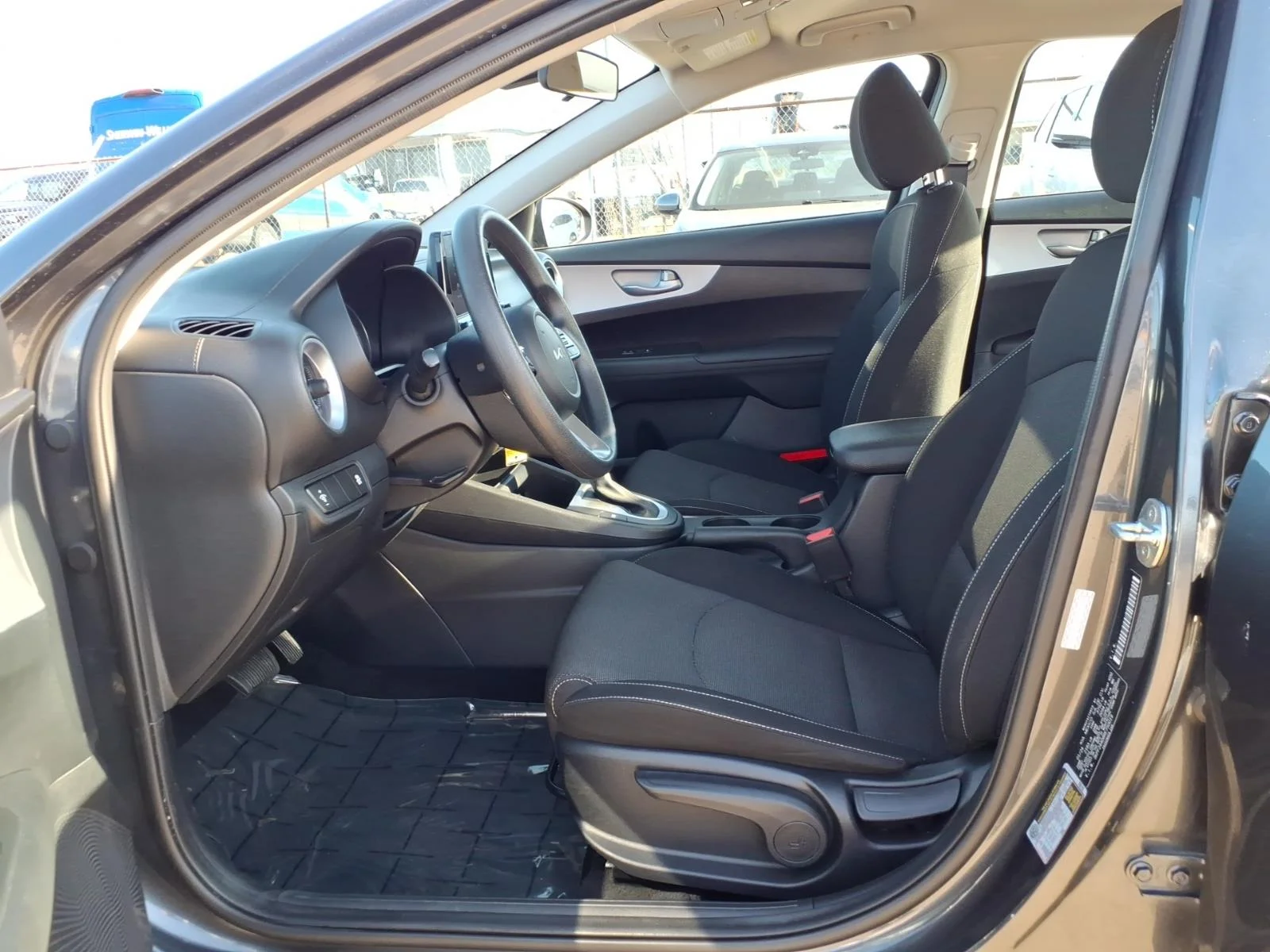 2024 Kia Forte LXS - Photo 14