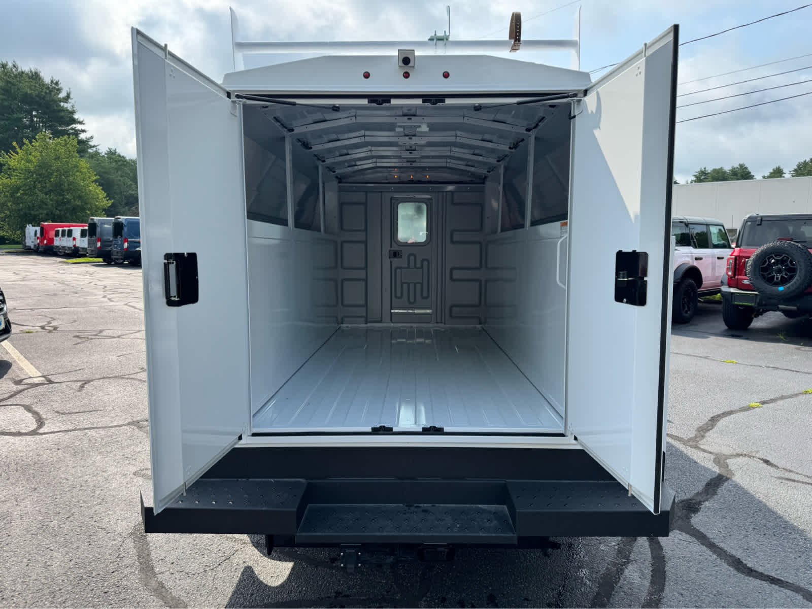 New 2027 Oxford White Ford  image 6