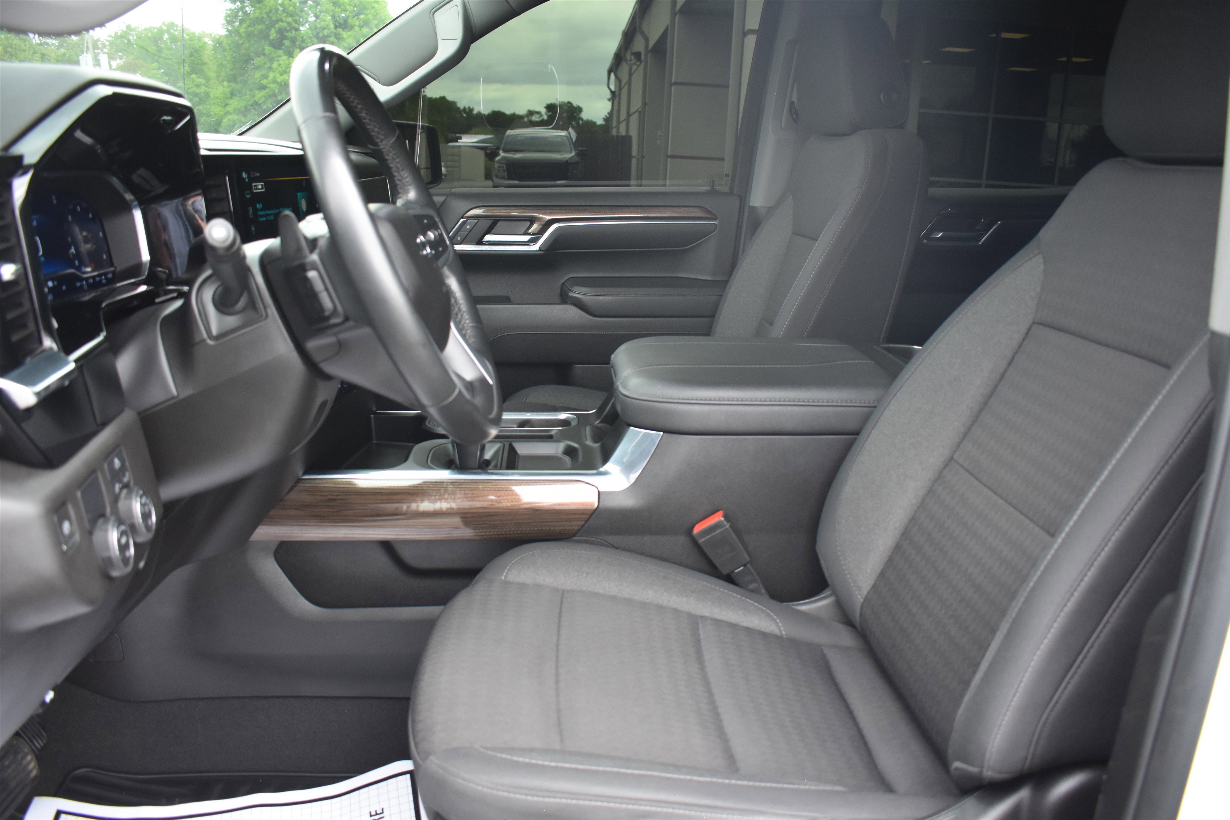 Used 2024 Summit White Chevrolet RST image 17