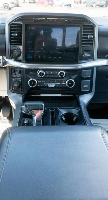 Used 2023  Ford Lariat image 14