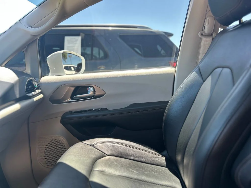 Used 2020 White Chrysler Touring L Plus image 10