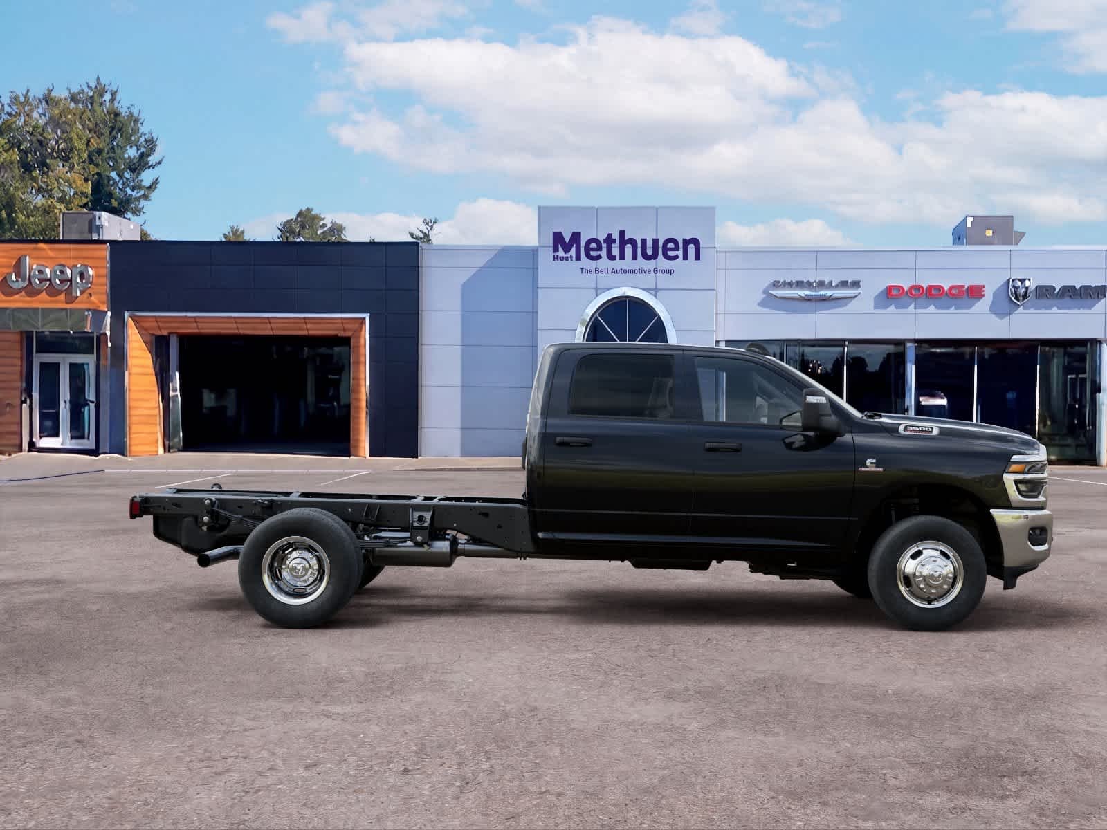 New 2026 Diamond Black Crystal Pearlcoat Ram Tradesman image 21