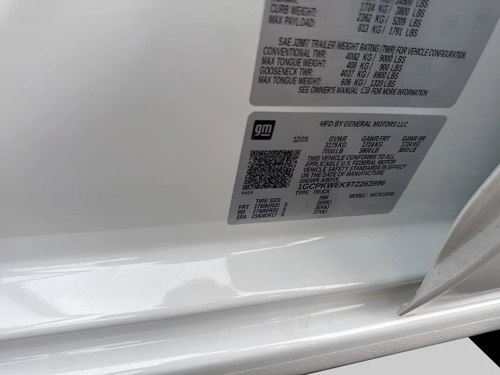 Used 2026 Summit White Chevrolet RST image 32