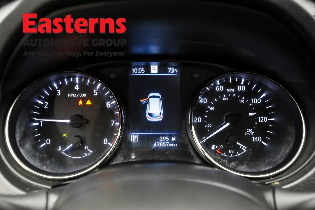 Used 2022 Silver Nissan SL image 18