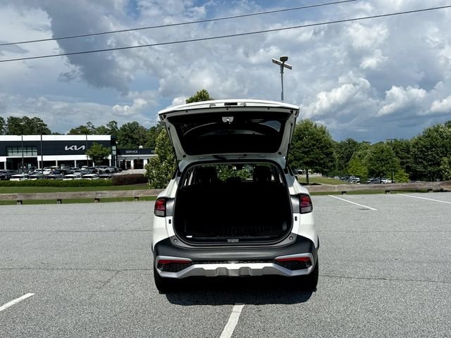 Used 2025 White Kia LX image 22