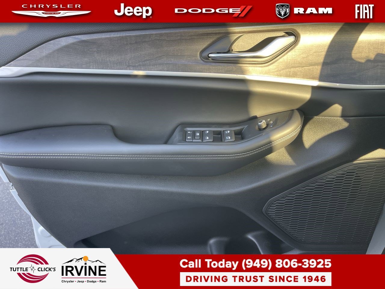 New 2026 Bright White Clear-Coat Exterior Paint Jeep Laredo Altitude image 20