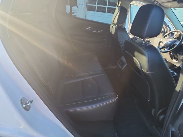 Used 2022 Summit White GMC AT4 image 32
