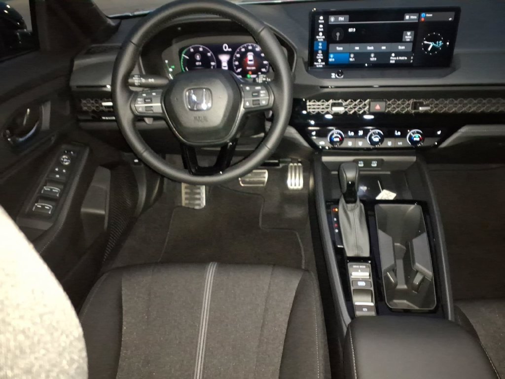 New 2026 Platinum White Pearl Honda Sport Hybrid image 3