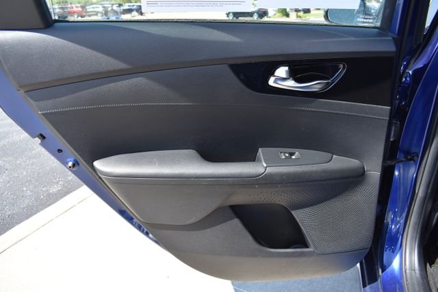 Used 2021 Blue Kia EX image 12