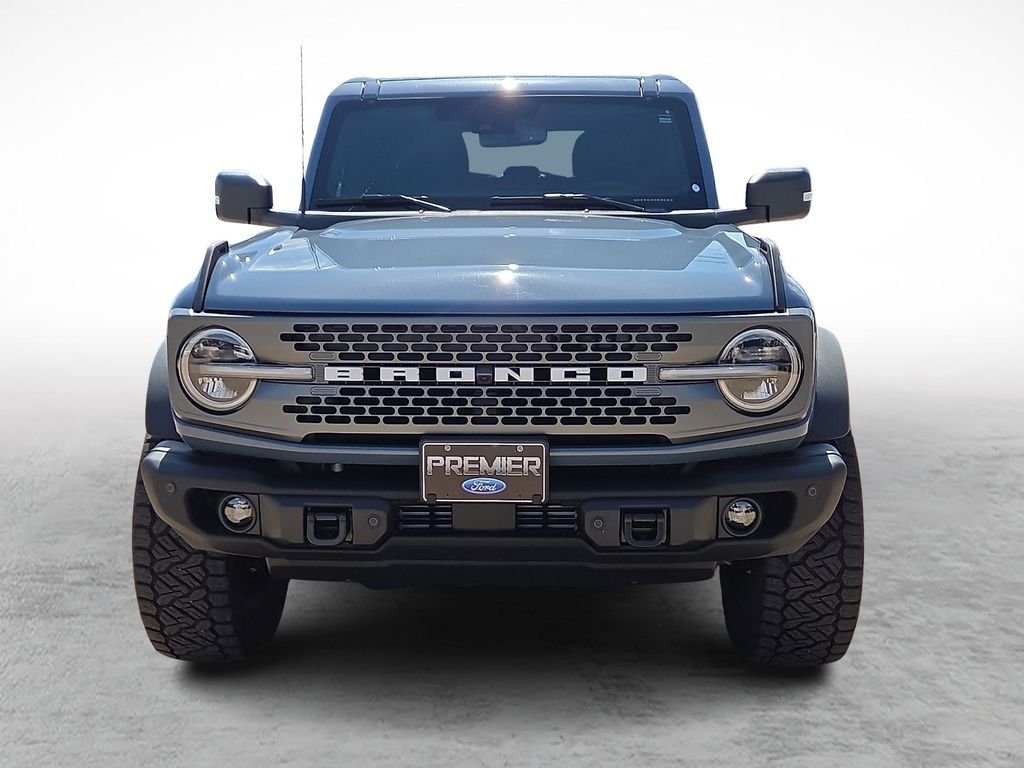 Used 2025 Azure Gray Metallic Ford Badlands image 3