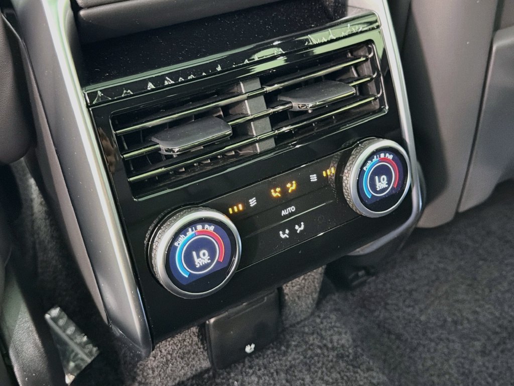 New 2026 Fuji White Land Rover SE image 21
