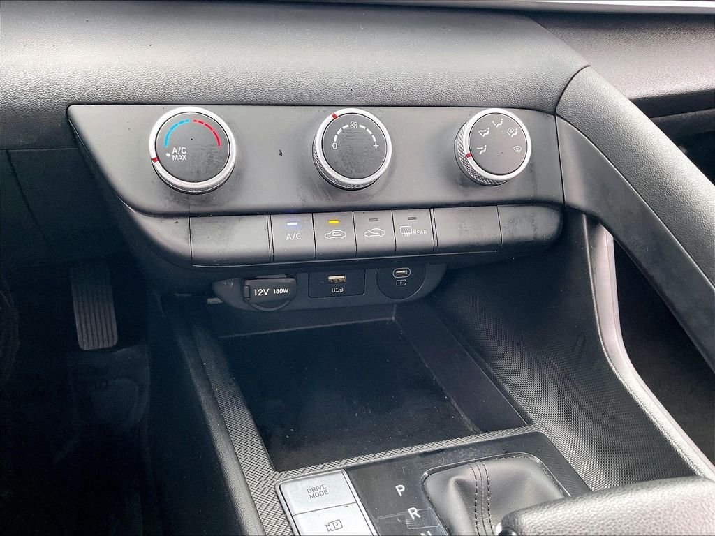 Used 2025 Abyss Black Hyundai SE image 24