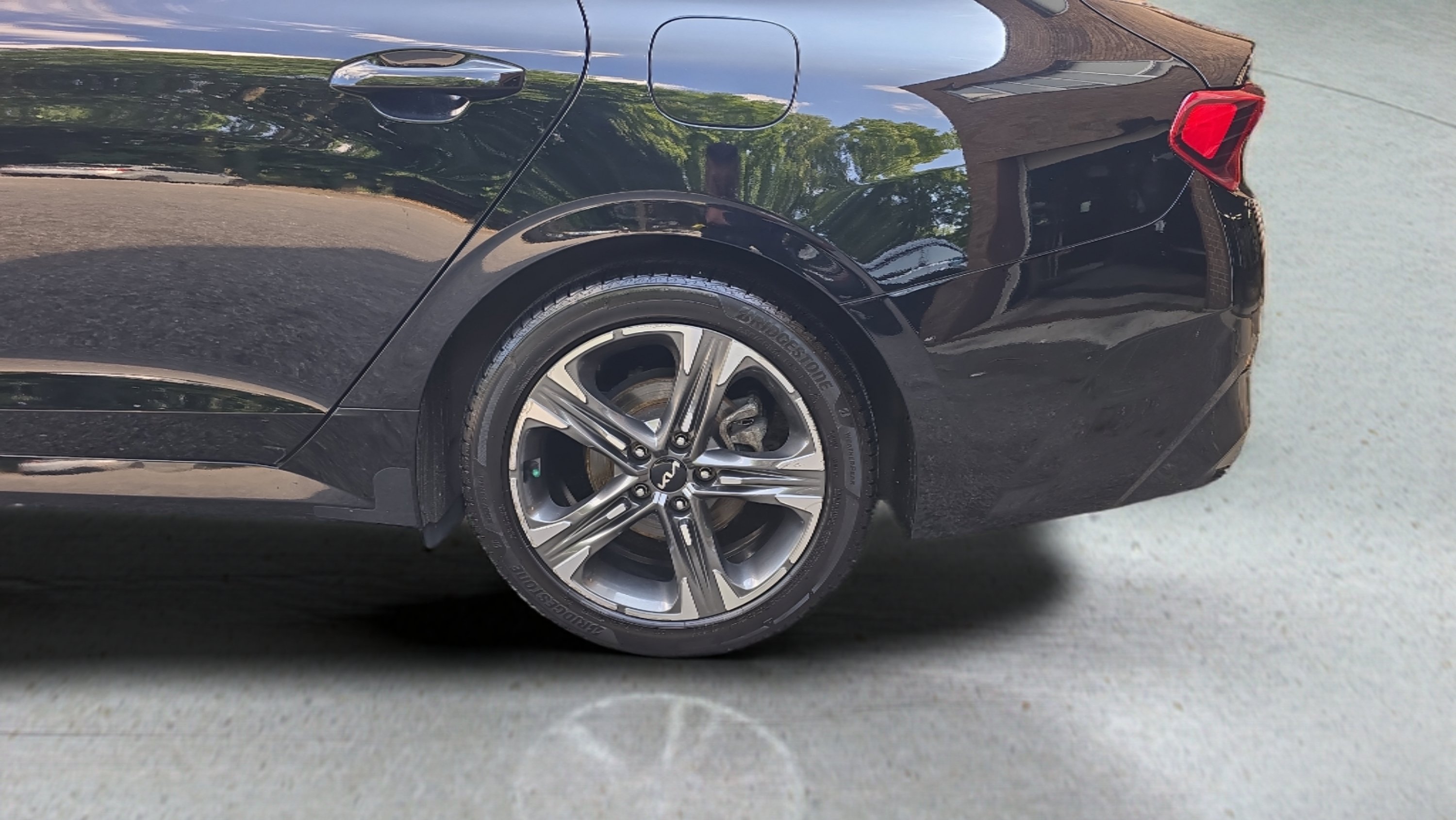 Used 2022 Black Kia LXS AWD image 29