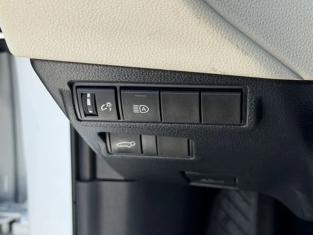 Used 2022 Beige Toyota XLE image 28