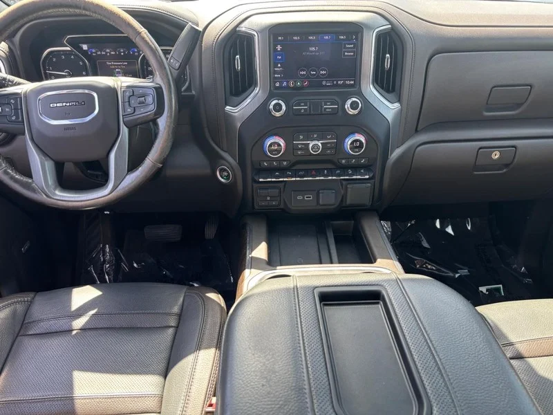 Used 2022 White Frost Tricoat GMC Denali image 14
