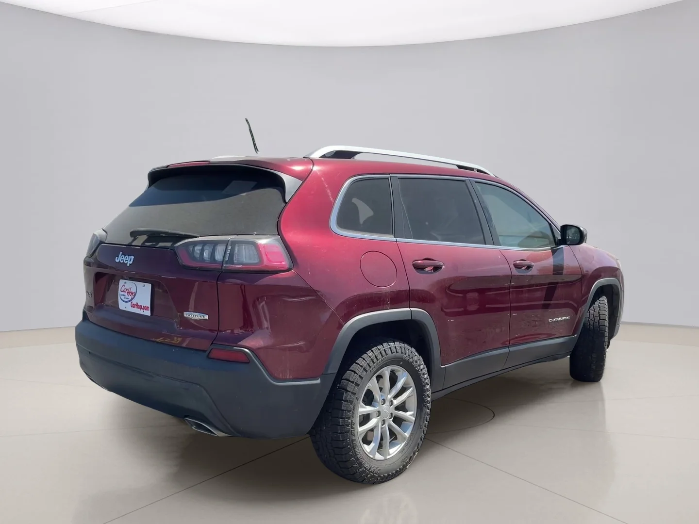 Used 2019 Red Jeep LATITUDE image 5