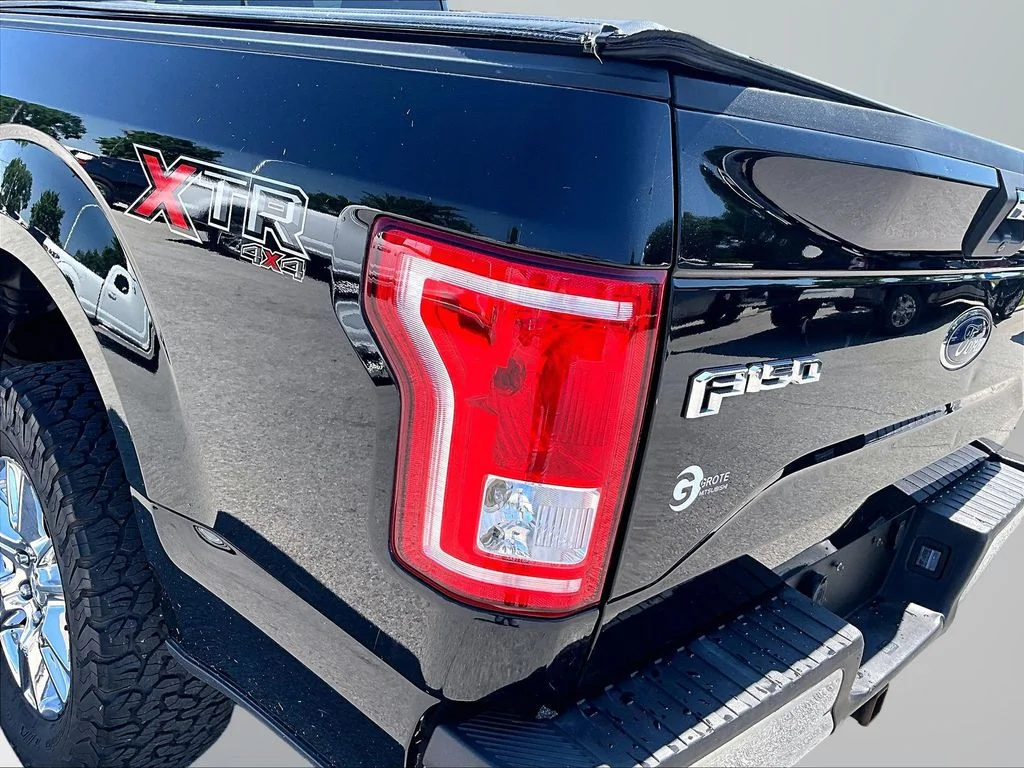 Used 2017 Black Ford XLT image 32