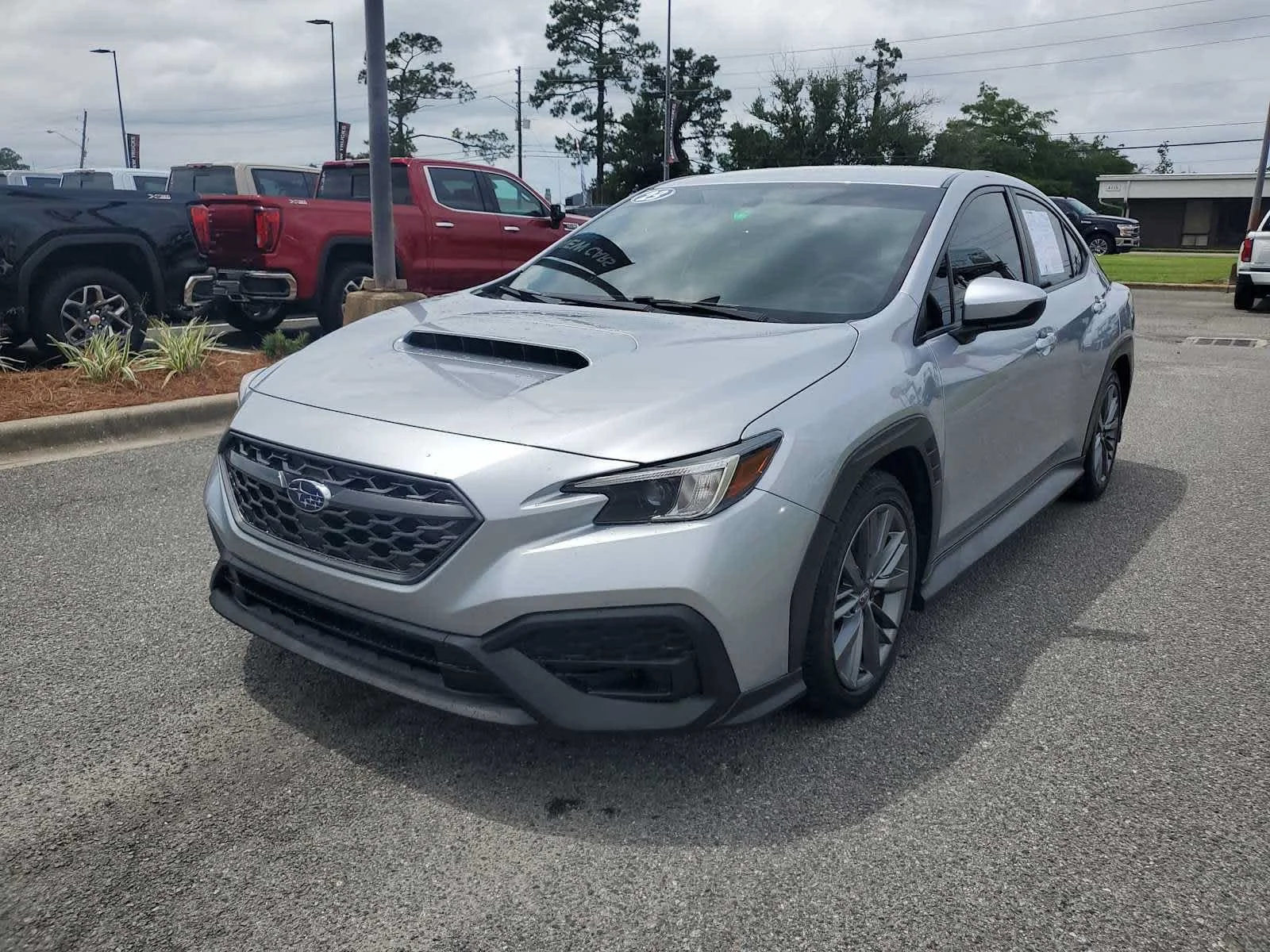 Used 2023  Subaru  image 1