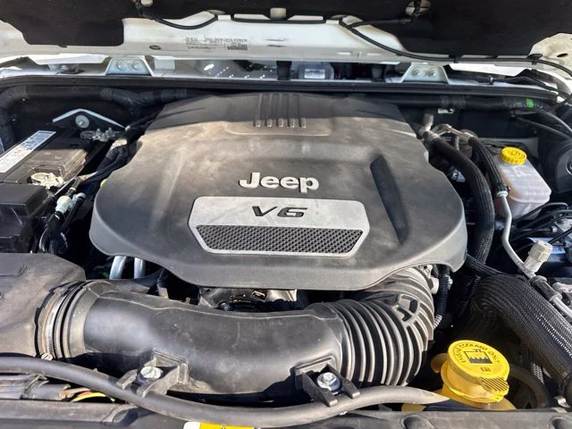 Used 2018 White Jeep Unlimited Sahara image 17