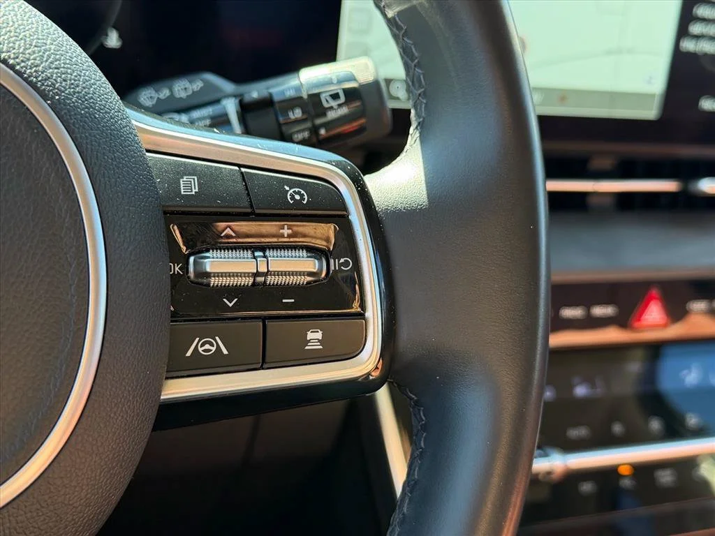 Used 2024 White Kia SX image 22